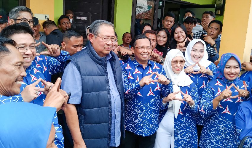 SBY Kepincut Nasi Jamblang