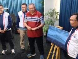 SBY Lukis Gunung Ciremai Saat Berkunjung ke Cirebon