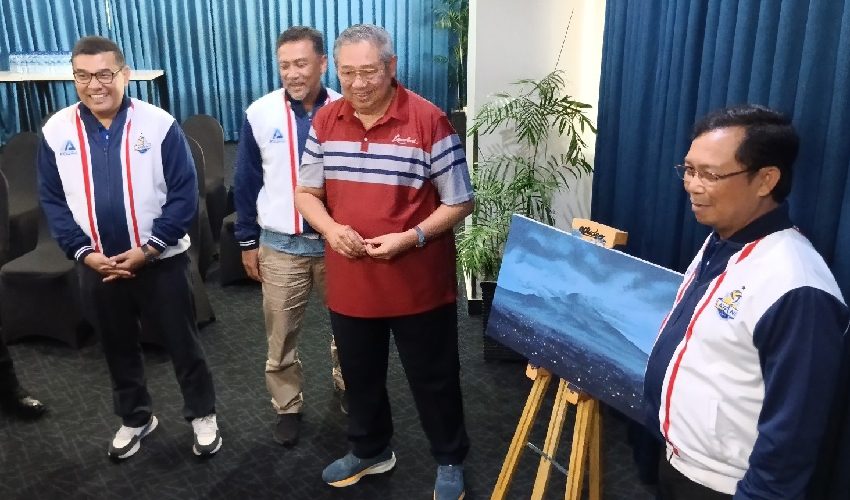 SBY Lukis Gunung Ciremai saat Berkunjung ke Cirebon