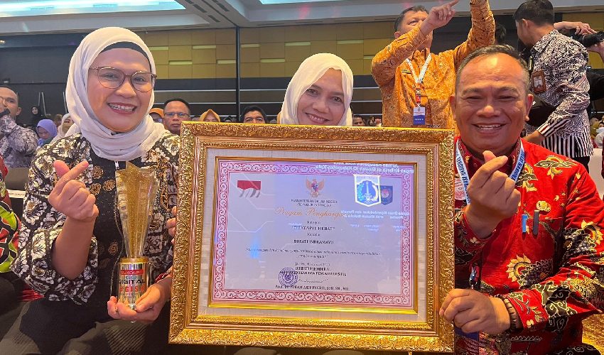 Bupati Indramayu Raih Penghargaan Kategori Dukcapil Hebat