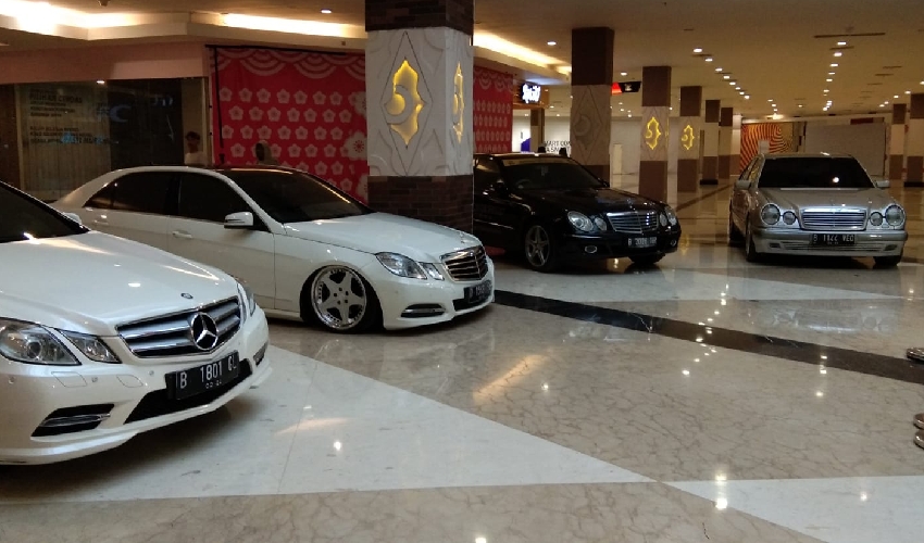Mercedes-Benz Club Cirebon Gelar Eksibisi di Grage City Mall