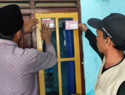 Panwascam Jatiwangi Temukan Puluhan Stiker Coklit yang Diduga Palsu