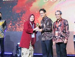 Wakil Presiden RI Beri Penghargaan kepada Pemda yang Berstatus UHC