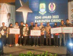 Pemkab Cirebon Serahkan Bonus Peraih Medali Porprov Jawa Barat 2022