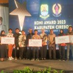 Pemkab Cirebon Serahkan Bonus Peraih Medali Porprov Jawa Barat 2022