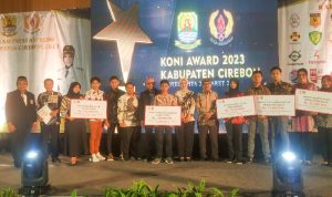 Pemkab Cirebon Serahkan Bonus Peraih Medali Porprov Jawa Barat 2022
