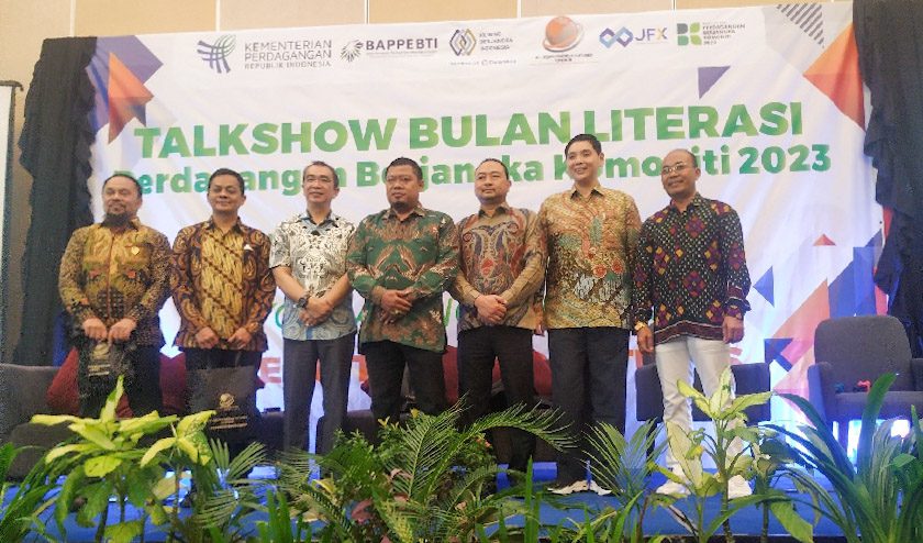 Pialang Berjangka Bertransaksi atas Amanat Nasabah