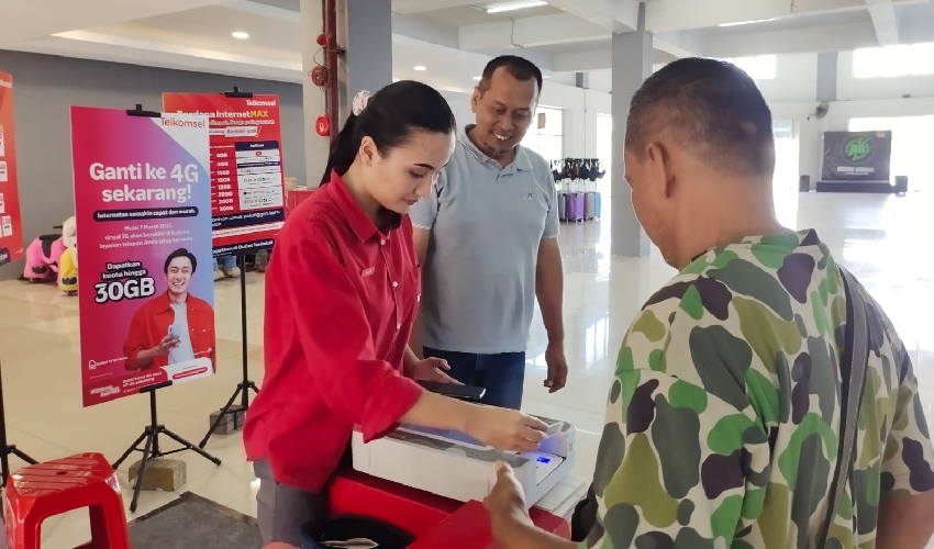 Telkomsel Jawa Barat Ajak Pelanggan Upgrade ke Layanan 4G