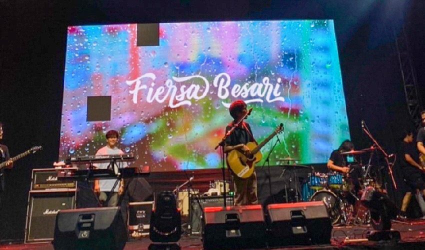 Fiersa Besari, Ardhito Pramono, dan Enau Hibur Masyarakat Cirebon