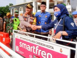 Smartfren Beri Bantuan Ratusan Pembatas Jalan di Jawa Barat