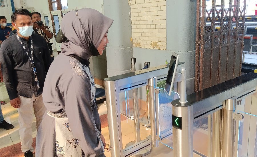 KAI Daop 3 Cirebon Terapkan Face Recognition Boarding Gate