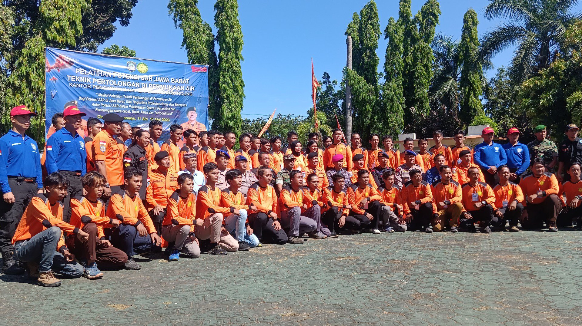 Kantor SAR Bandung Gelar Pelatihan Teknik Pertolongan di Permukaan Air