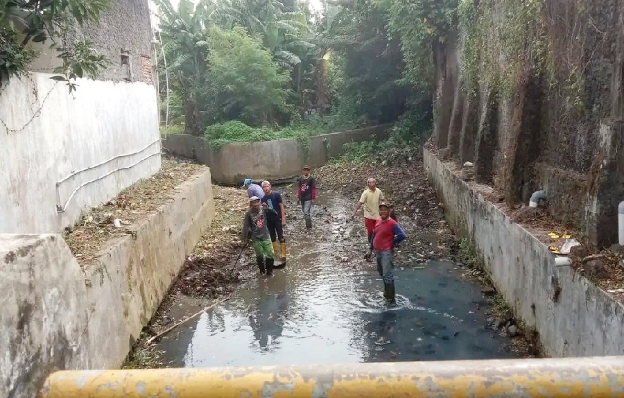 DPUTR Kota Cirebon Normalisasi Sungai Sijarak