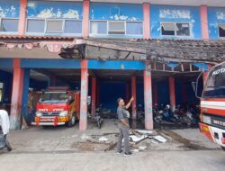 Makin Memprihatinkan, Kanopi Gedung Damkar Kota Cirebon Ambruk