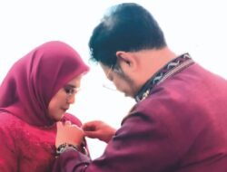 Nina Agustina Dapat Tanda Kehormatan Satyalancana Wira Karya dari Presiden