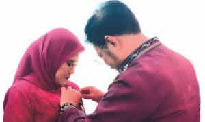 Nina Agustina Dapat Tanda Kehormatan Satyalancana Wira Karya dari Jokowi