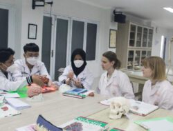 UGJ Terima Dua Mahasiswa Belanda melalui Program Student Exchange