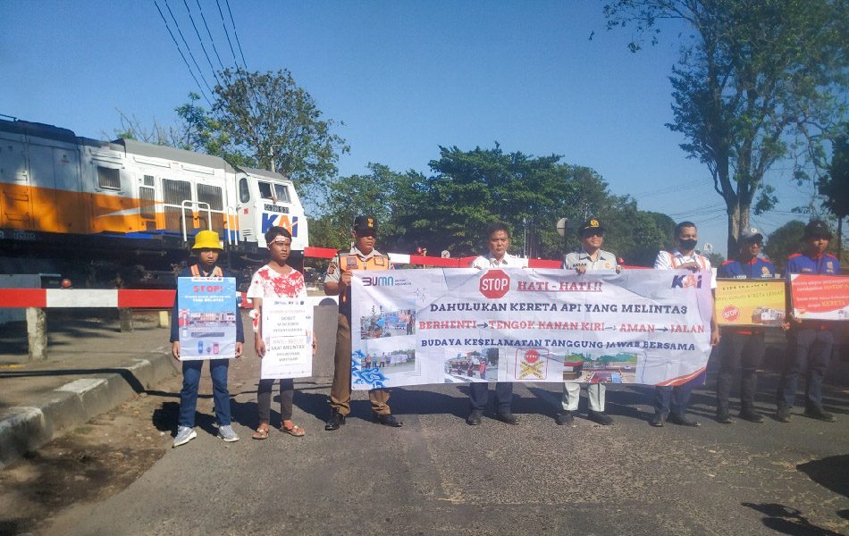 KAI Cirebon Ajak Pengguna Jalan Disiplin di Perlintasan Sebidang