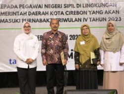 Pemkot Cirebon Beri Penghargaan kepada 35 ASN yang Pensiun