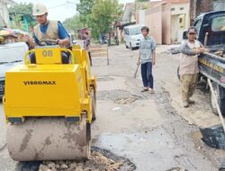 DPUTR Kota Cirebon Rutin Perbaiki Jalan Berlubang