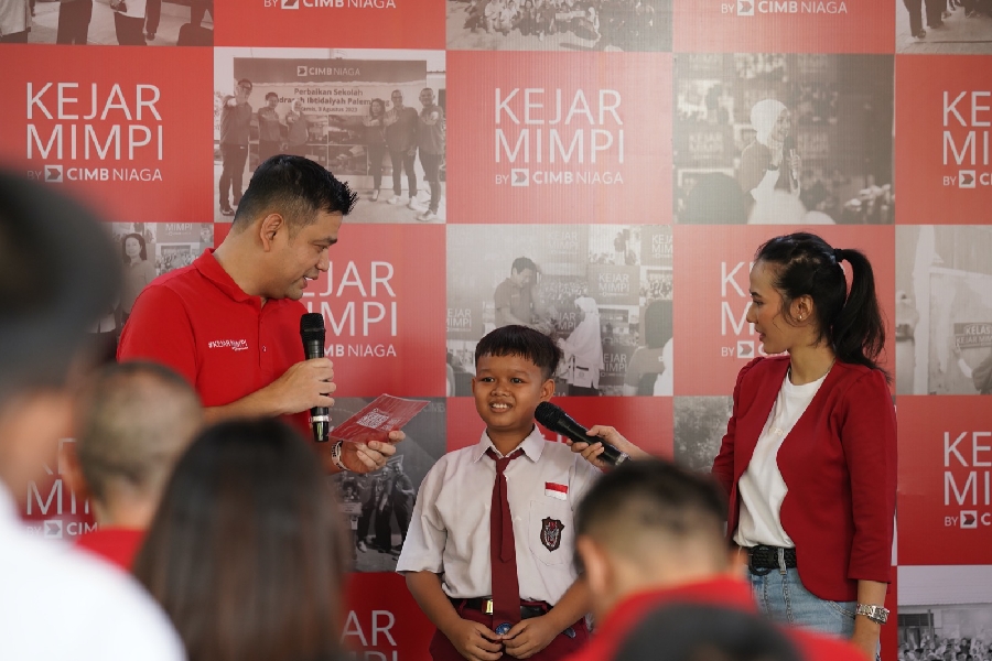 CIMB Niaga Kejar Mimpi Goes To School Sambangi Cirebon