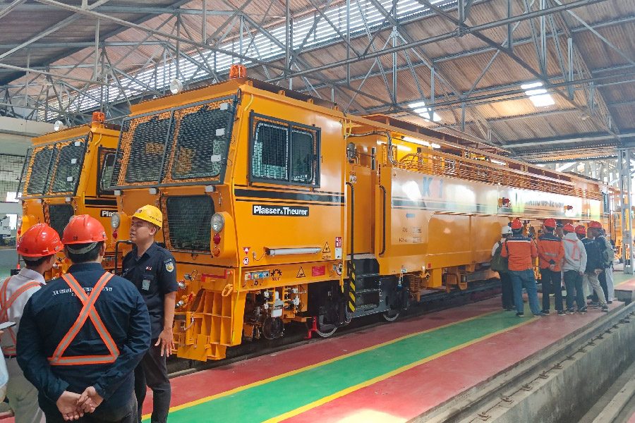 Daop 3 Cirebon bersama Balai Yasa Mekanik Beri Edukasi Perkeretaapian