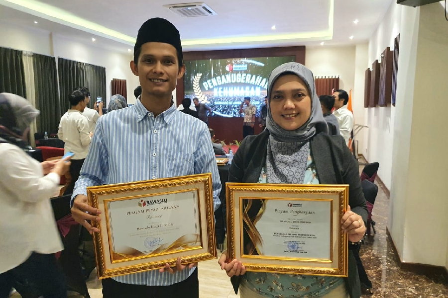 Bawaslu Kota Cirebon Raih Dua Penghargaan Kehumasan Bawaslu Jabar