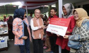 Selly Andriany Gantina bersama Kemensos Salurkan Bansos Senilai Rp1,2 Triliun