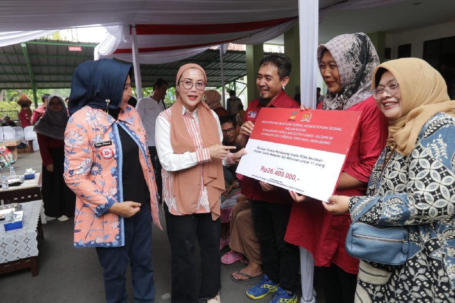 Selly Andriany Gantina bersama Kemensos Salurkan Bansos Senilai Rp1,2 Triliun