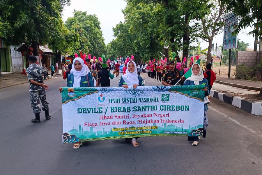 Seribu Lebih Santri Cirebon Ikuti Kirab Hari Santri Nasional