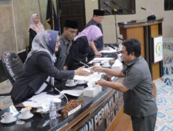 Fraksi DPRD Sampaikan Pemandangan Umum Raperda APBD 2024