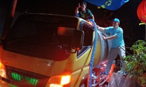 Asep Sholeh Bagikan 10 Ribu Liter Air Bersih