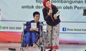Hari Disabilitas Internasional, Bupati Indramayu Beri Alat Bantu hingga Kursi Roda
