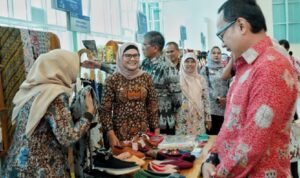 Kepala Daerah Borong Produk UMKM Indramayu di BIJB