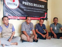 Panwascam Lemahwungkuk Lakukan Pengawasan Logistik Pemilu 2024