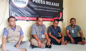 Panwascam Lemahwungkuk Lakukan Pengawasan Logistik Pemilu 2024