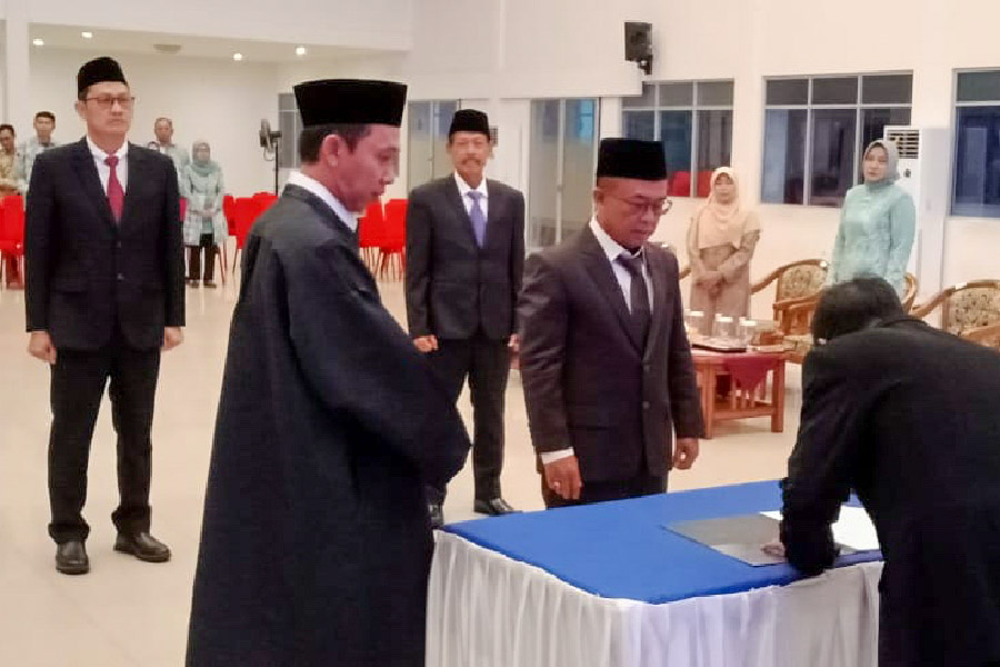 Rektor UGJ Lantik Tiga Dekan
