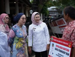 Bersama Kemensos, Selly Serahkan Bansos Rp2 Miliar