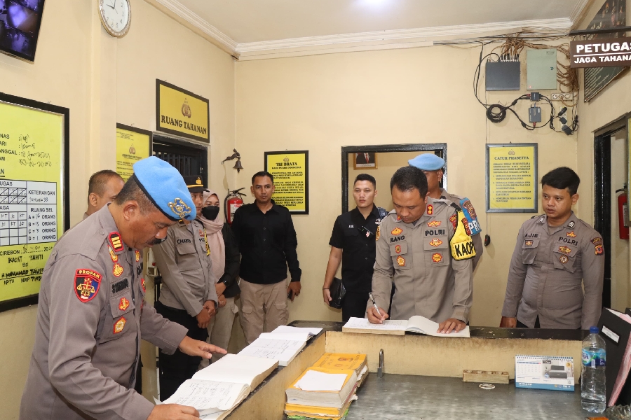 Cek Tahanan, Ini Pesan Kapolres Cirebon Kota