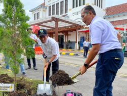 Daop 3 Cirebon Dukung Indonesia Hijau melalui Penanaman Pohon