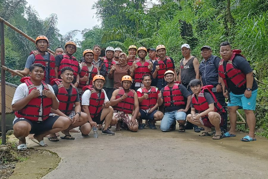 Rinna Suryanti Ajak Puluhan Jurnalis Kota Cirebon Piknik ke Ciater