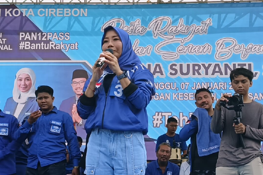 Rinna Suryanti Kampanye Akbar di Lapangan Kesenden