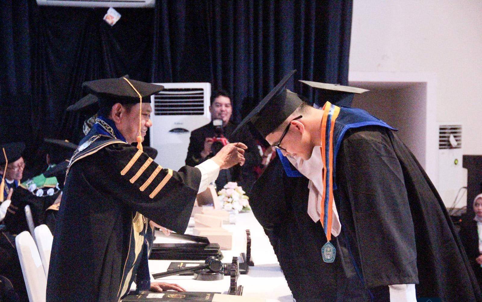 Sebanyak 1.001 Mahasiswa UGJ Ikuti Wisuda