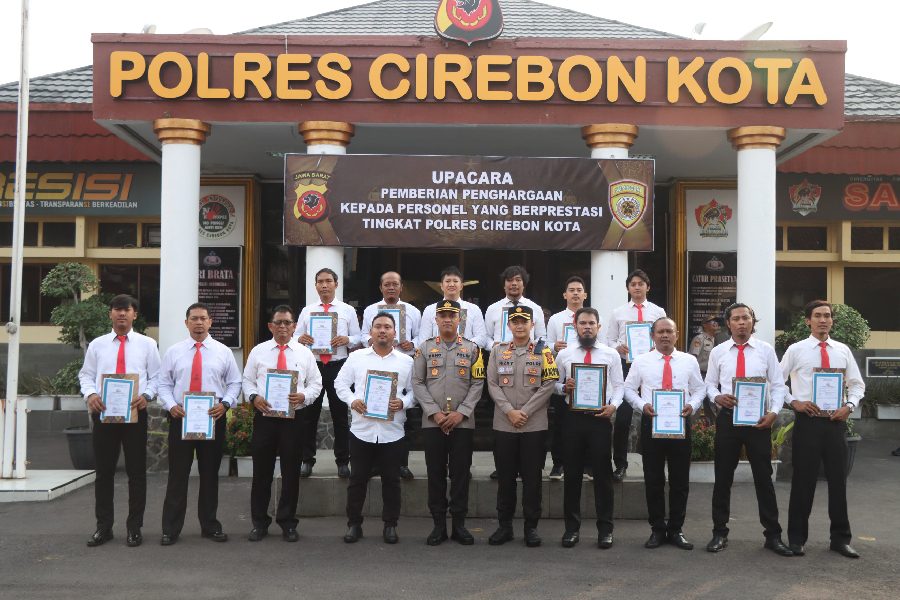 Sebanyak 69 Personel Polres Cirebon Kota Dapat Penghargaan