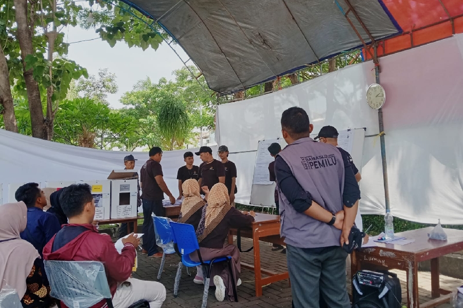 Pemungutan dan Penghitungan Suara di Kecamatan Lemahwungkuk Berjalan Kondusif