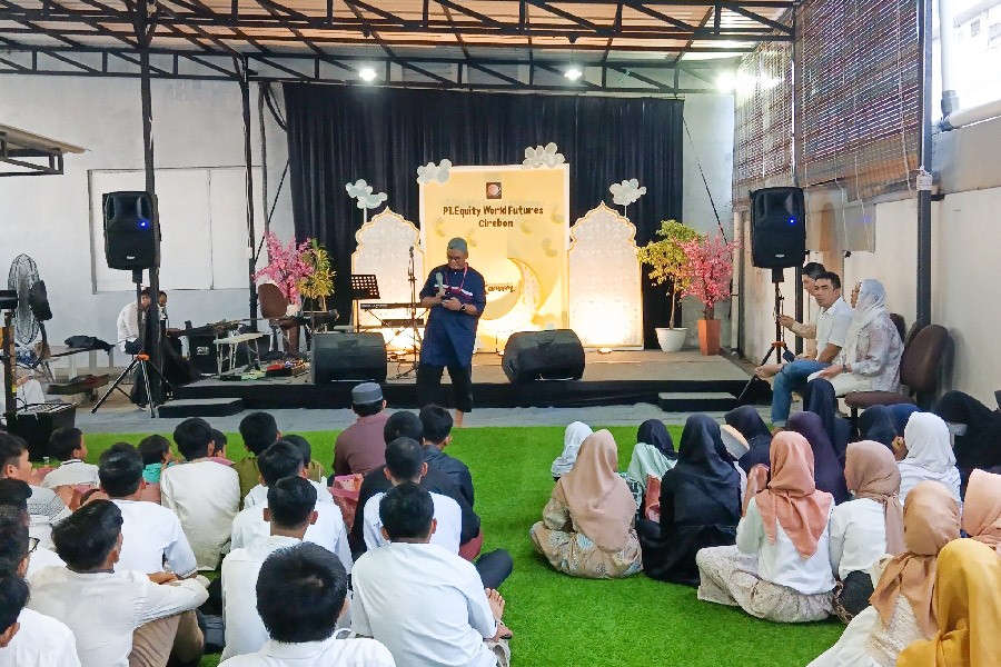 Buka puasa EWF Cirebon bersama puluhan anak yatim