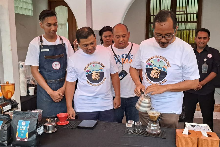 KAI Daop 3 Cirebon Sediakan 2.750 Kopi Gratis