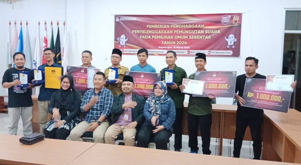 KPU Majalengka Beri Penghargaan kepada Penyelenggara Adhoc dan TPS Unik