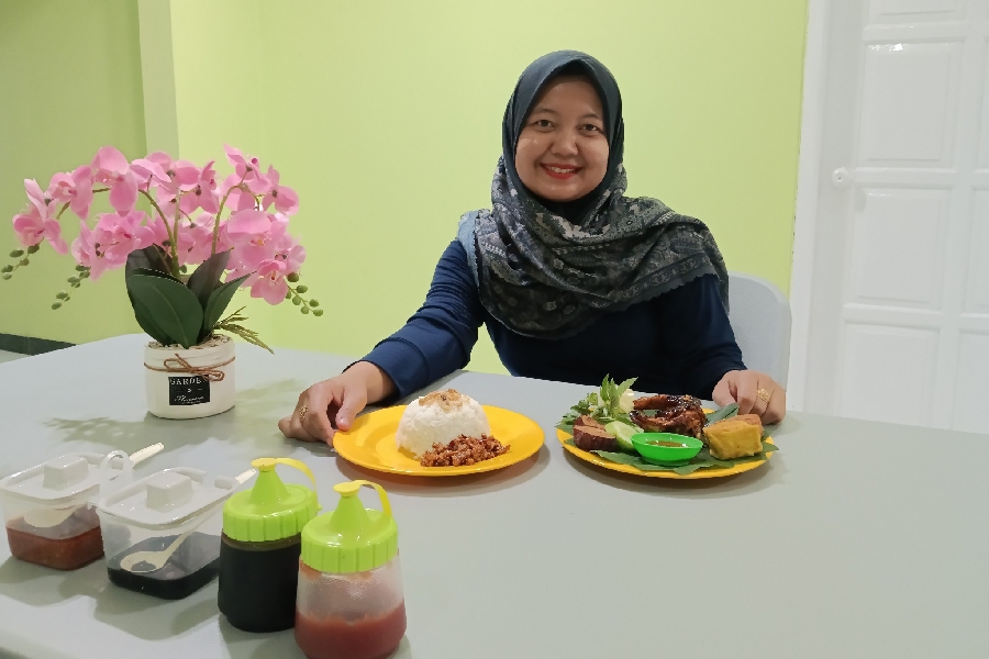 Menikmati Ayam Kampung Kedai Aim Klayan yang Empuk dan Gurih