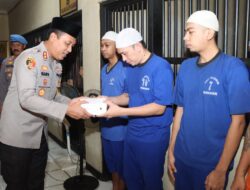 Berbagi Kebahagiaan, Kapolres Cirebon Kota Halalbihalal Bersama Tahanan